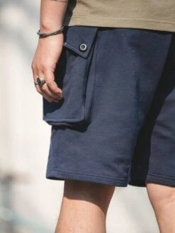 Men 1pc Solid Flap Pocket Shorts