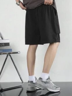 Manfinity EMRG Men Letter Patched Detail Zipper Pocket Drawstring Waist Shorts