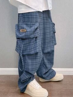 Manfinity EMRG Men Plaid Print Letter Patched Detail Flap Pocket Side Cargo Pants