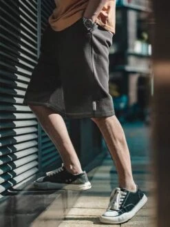 Men Letter Patched Drawstring Waist Shorts