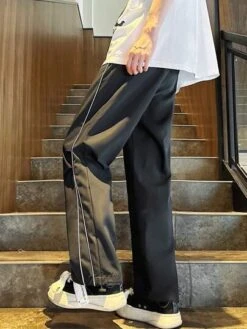 Manfinity Hypemode Men Letter Graphic Contrast Piping Drawstring Waist Pants