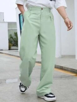 Manfinity Hypemode Men Solid Straight Leg Pants