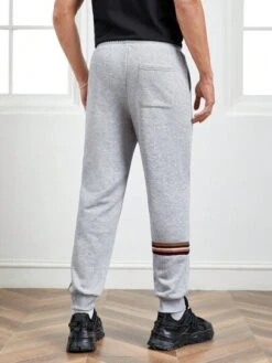 SHEIN Men Letter Graphic Contrast Tape Drawstring Waist Sweatpants