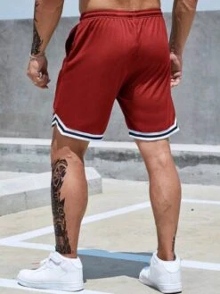 Men Striped Trim Patched Detail Drawstring Waist Shorts