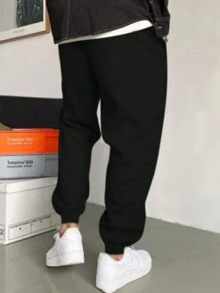 Manfinity Hypemode Men Letter Graphic Sweatpants